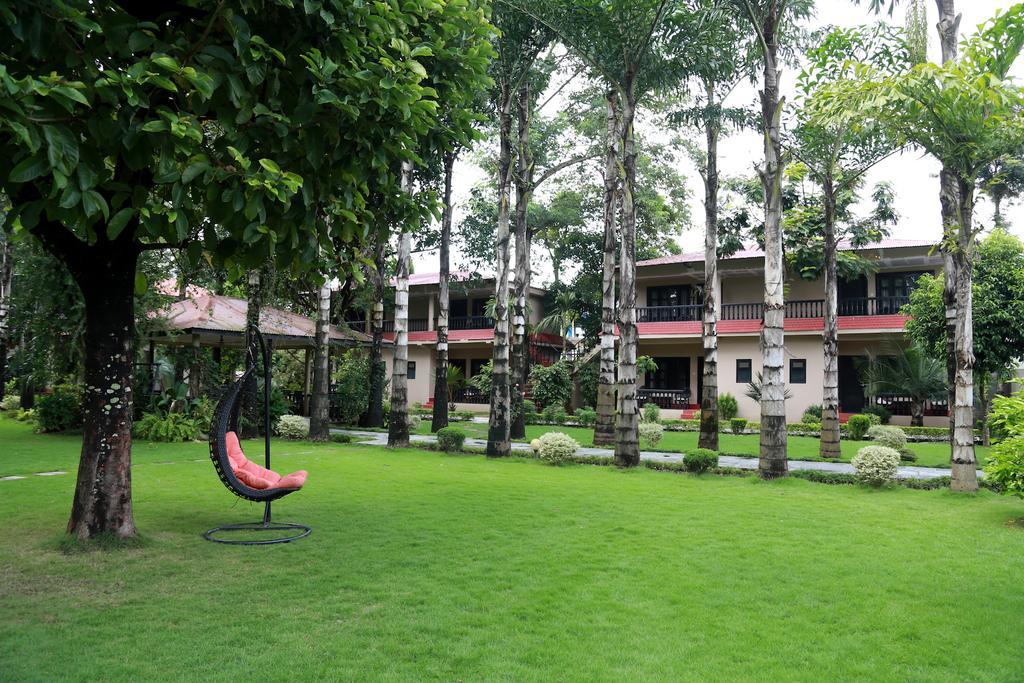 Hotel Parkland Sauraha Kültér fotó